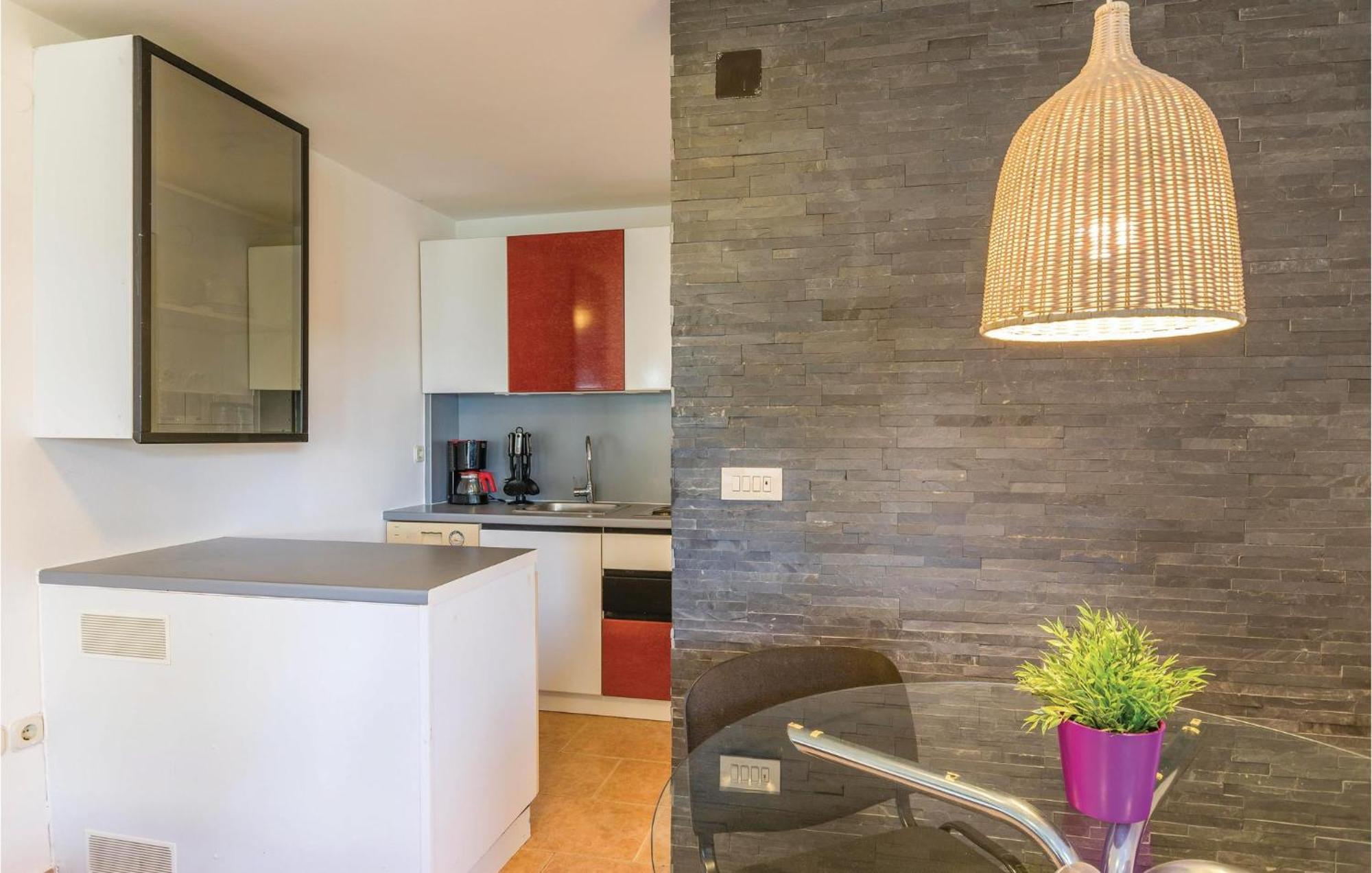 Cozy In With Kitchen Apartment *
